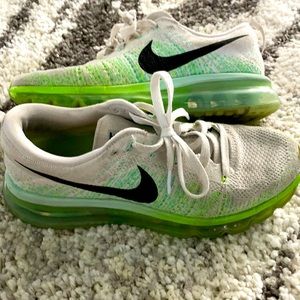Nike flyknit Max